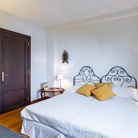 Baia Blu 12, Emma Βίλα *