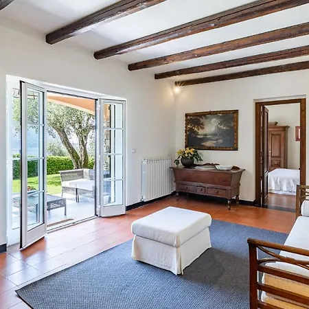 Baia Blu 12, Emma 빌라 카모글리