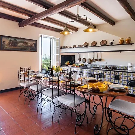 Baia Blu 12, Emma Vila